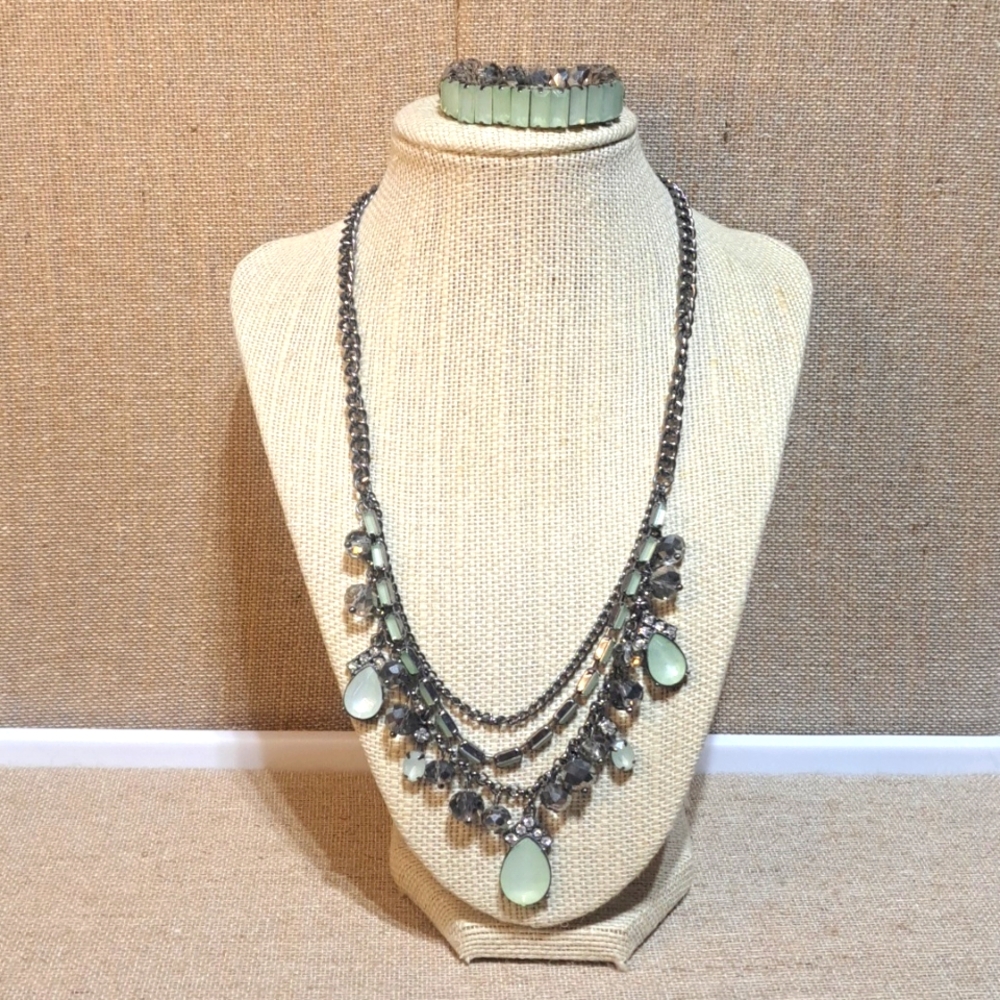 Vera Wang Chunky Acrylic Crystal Glass Light Green Beaded Statement Necklace Set